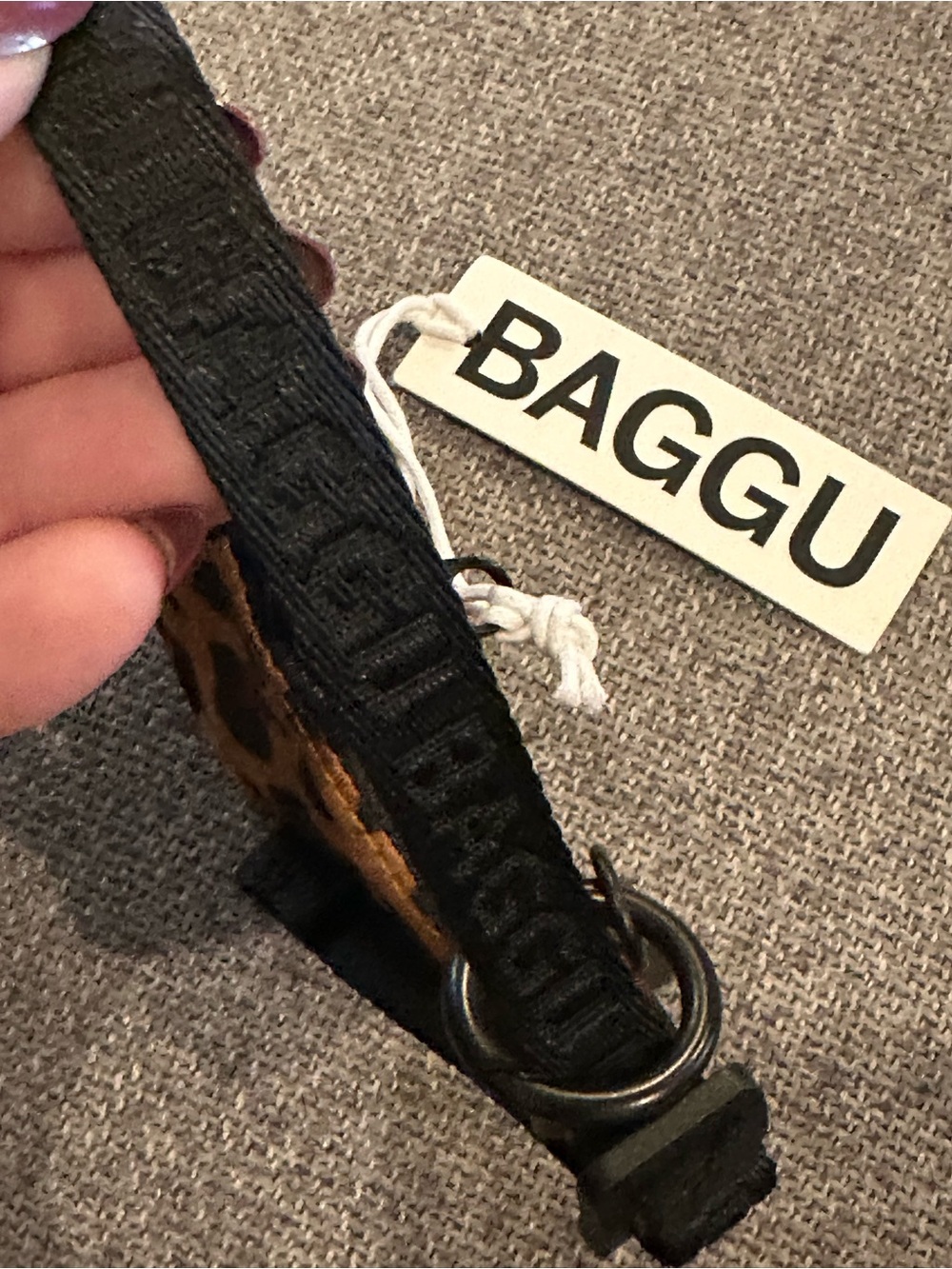 New! BAGGU crescent bag charm in leopard NWT - Picture 13 of 16